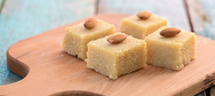 Σιμιγδαλένιος χαλβάς με σταφίδες από την Αργυρώ Μπαρμπαρίγου – Πεντανόστιμο γλυκό για την Καθαρά Δευτέρα