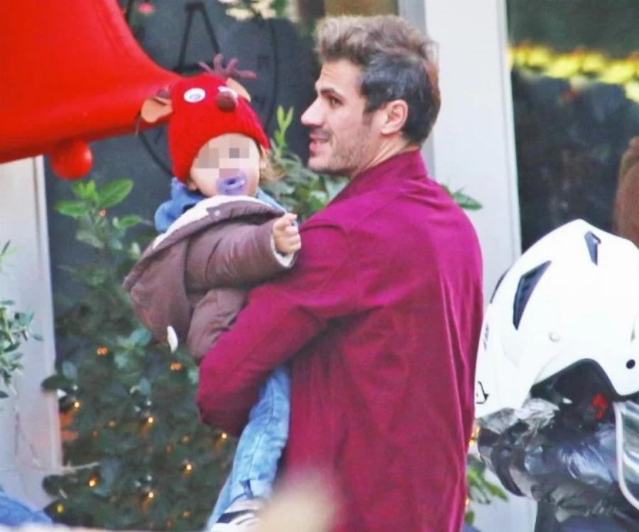 Άκης Πετρετζίκης: Ο γιος του, Αχιλλέας, μεγάλωσε – Βγήκαν για βόλτα και όλοι μιλούσαν για το στυλ του