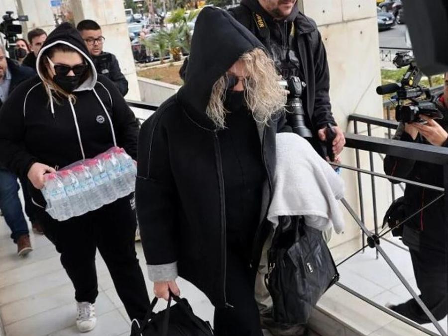 «Αφήστε μας ήσυχες»: Στη ΓΑΔΑ μετέβησαν η μητέρα και η αδερφή της Ρούλας Πισπιρίγκου