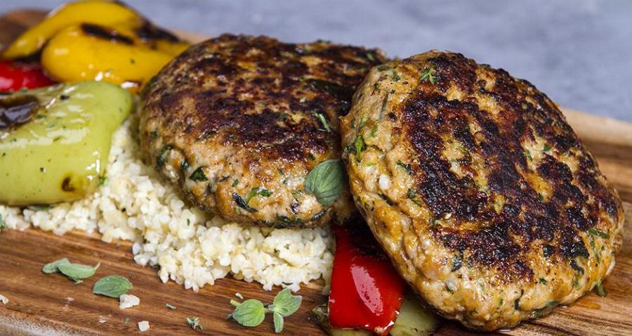 Το μυστικό για τα μπιφτέκια: Το καλύτερο υλικό για την γεύση και την υφή – Δεν είναι η φρυγανιά