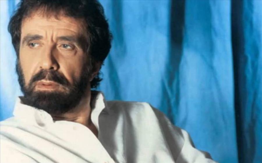 Αντώνης Καλογιάννης: Η συνεργασία με θρυλικούς συνθέτες, το ξύλο από την ίδια του την μητέρα και ο χαμός του γιου του