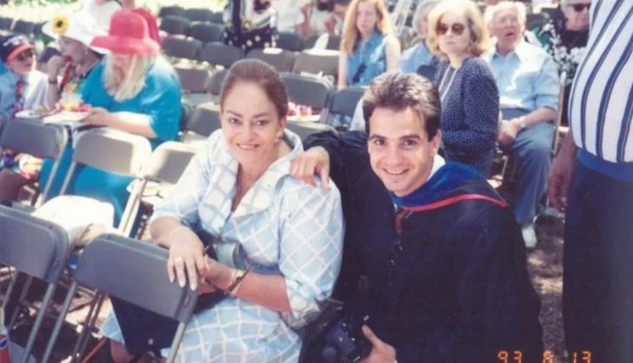 Ερώτημα: Τι δώρο θα παίρνατε στον πρωθυπουργό Κυριάκο Μητσοτάκη που σήμερα έχει γενέθλια;