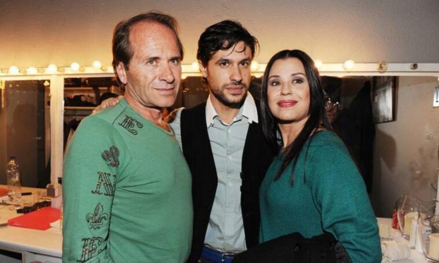 Ντίνος Αυγουστίδης: Ο γάμος με την Μαρία Τζομπανάκη, ο γιος του Ορφέας, η υιοθεσία της κόρης του Αλκυόνης και ο «Σασμός»