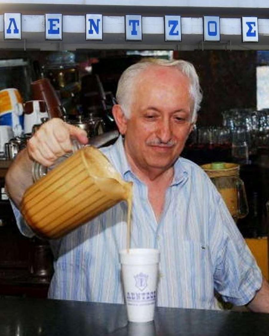 Το μυστικό του Λέντζου, της θρυλικής καφετέριας που έφτιαχνε τον καλύτερο φραπέ στην Ελλάδα