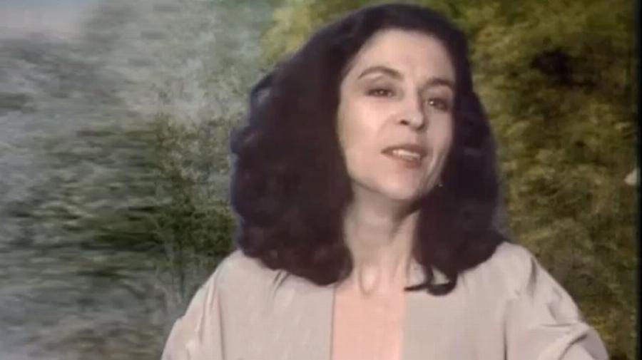 Νένα Μεντή: «Oι Τρεις Χάριτες ήταν η πρώτη μου επιτυχία, κι ας ήμουν 45 ετών. Ο χρόνος δεν με απασχολεί»