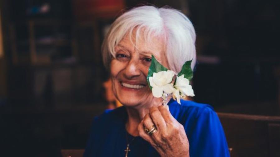 Δήμητρα Μπεμπεδέλη: Οι Κωνσταντινουπολίτες γονείς, τα 57 χρόνια καριέρας, η απώλεια που της τσάκισε τη ζωή και η σχέση της με τη θρησκεία