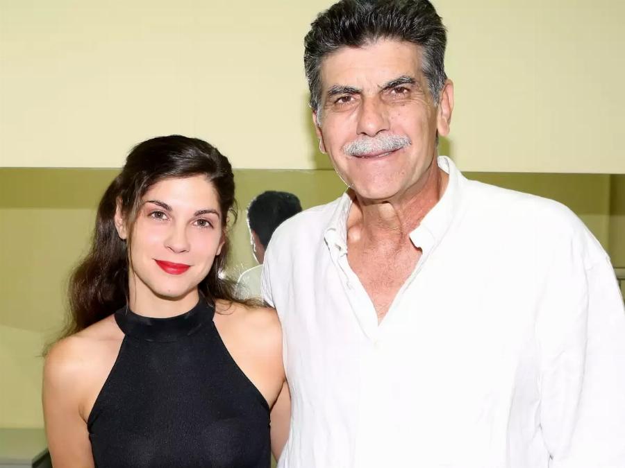 «Το μήλο κάτω από τη μηλιά θα πέσει!»: 9 παιδιά παιδιά Ελλήνων καλλιτεχνών που επέλεξαν το επάγγελμα των γονιών τους