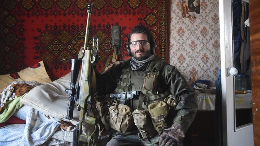 «Δε με σκοτώσατε, τρώω καλά και σας περιμένω»: Ο Καναδός sniper Wali απαντά στους Ρώσους