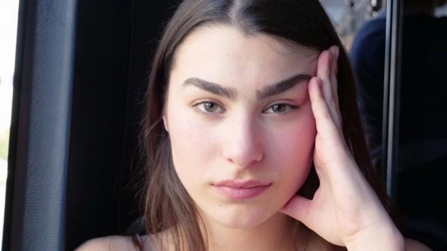 Χρύσα Μιχαλοπούλου: Ο πρώτος ρόλος σε ηλικία 6 ετών, η σχέση με τον Λεωνίδα Κουτσόπουλο και η συμμετοχή στις «Άγριες Μέλισσες»