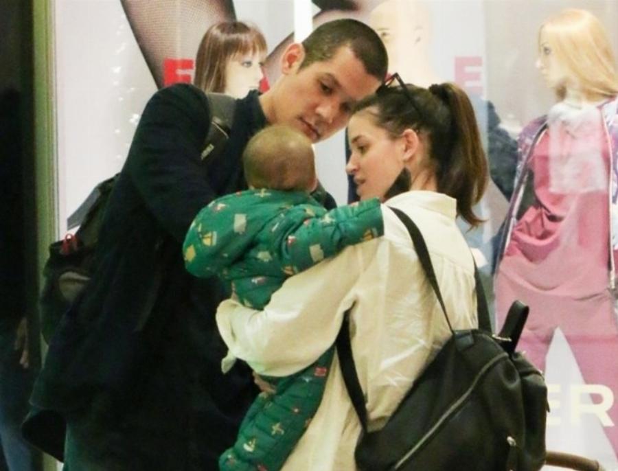 Σωτήρης Κοντιζάς: Η ζωή στην Ιαπωνία, η σπάνια εικόνα από το απολυτήριο λυκείου, η γνωριμία με τη σύζυγό του και το σπάνιο όνομα της κόρης του