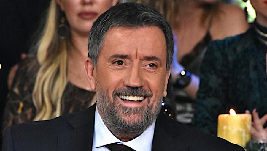 «Πείτε της να φύγει»: Η αποκάλυψη του Σπύρου Παπαδόπουλου για τον καβγά με την τραγουδίστρια που αποχώρησε από το «Στην υγειά μας»