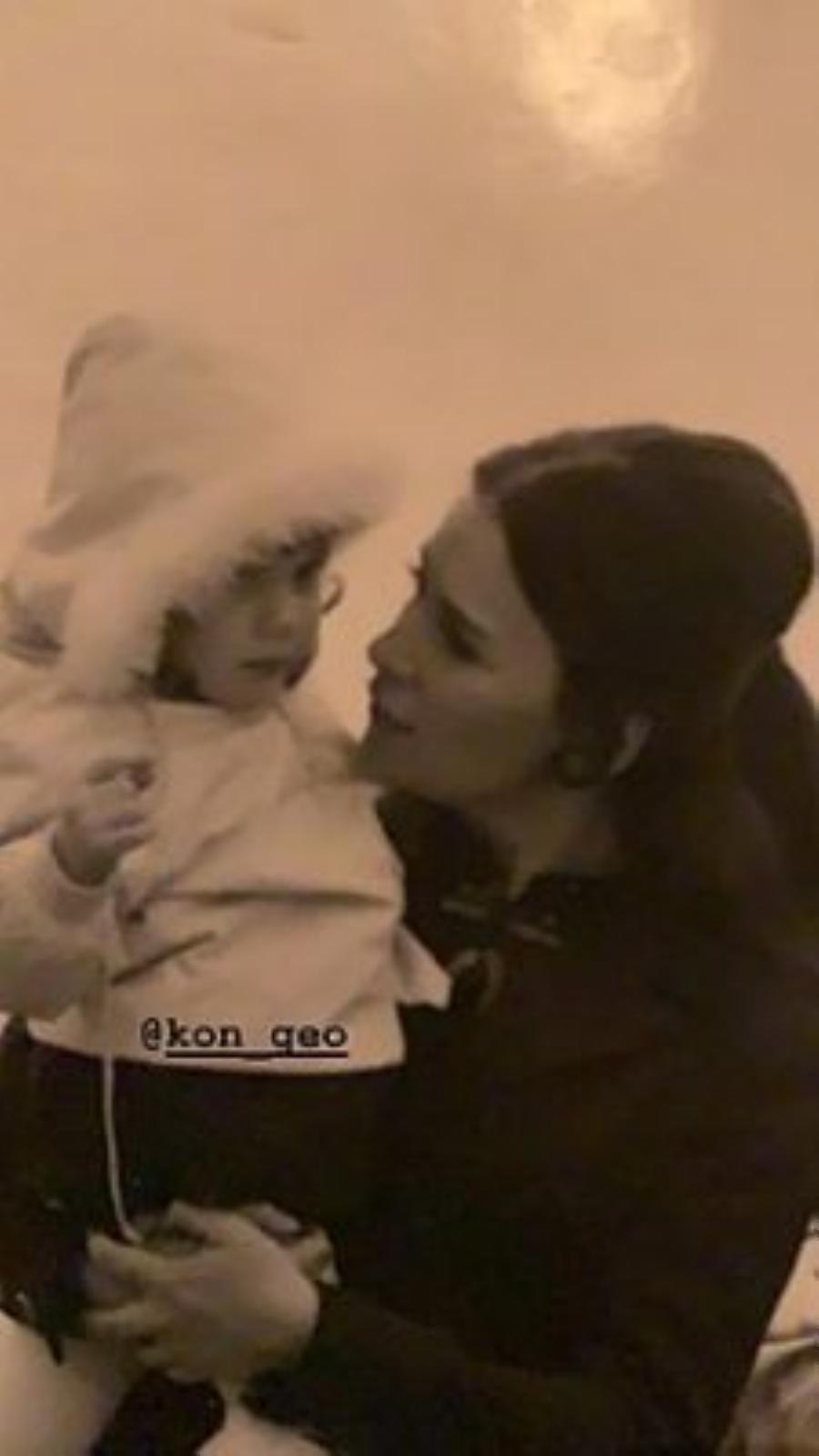 Σμαράγδα Καρύδη: Η σπάνια εικόνα στην αγκαλιά της Τζένης Καρέζη το 1972 – Η πρώτη της  εμφάνιση στον ελληνικό κινηματογράφο