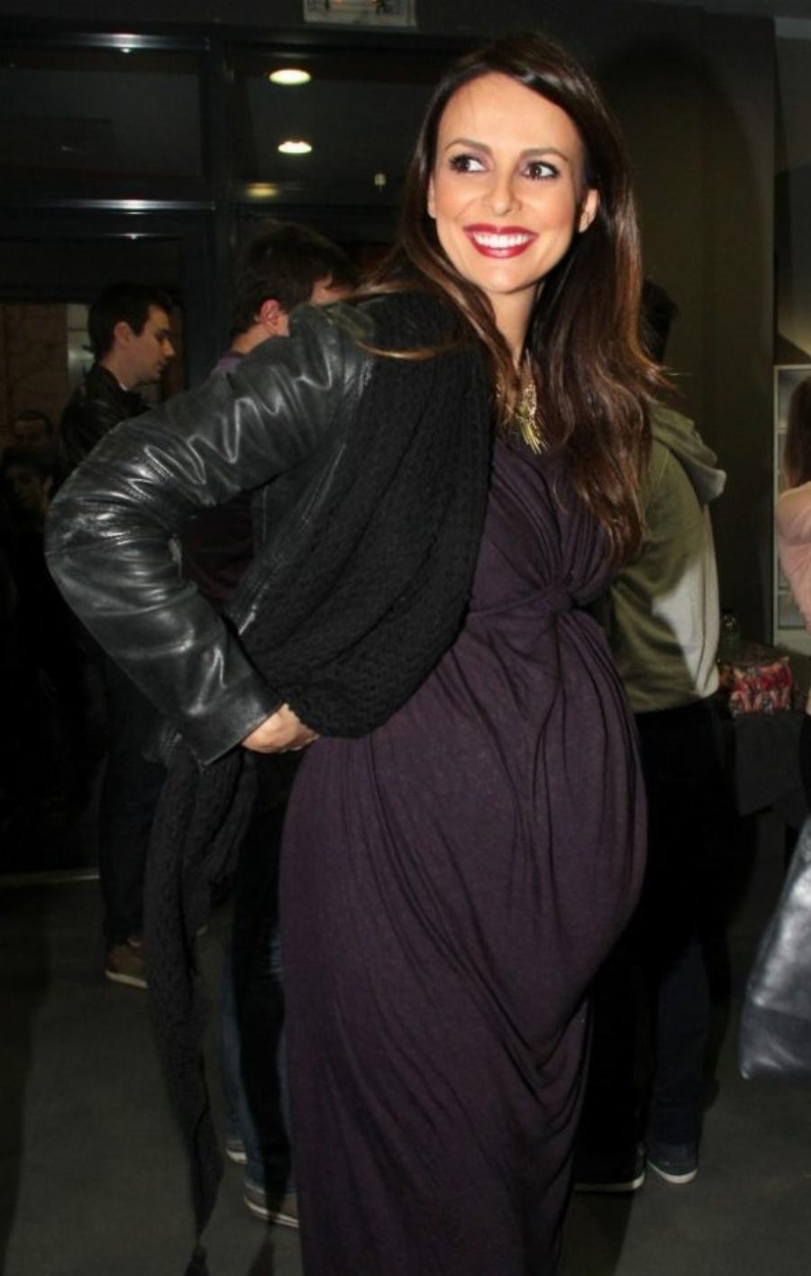 Πιο λαμπερές από ποτέ: Οι πανέμορφες εμφανίσεις από 20 διάσημες Ελληνίδες μαμάδες όταν ήταν έγκυες