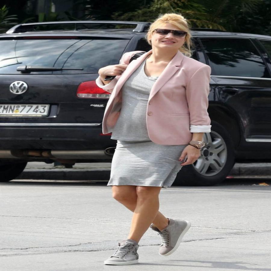 Πιο λαμπερές από ποτέ: Οι πανέμορφες εμφανίσεις από 20 διάσημες Ελληνίδες μαμάδες όταν ήταν έγκυες