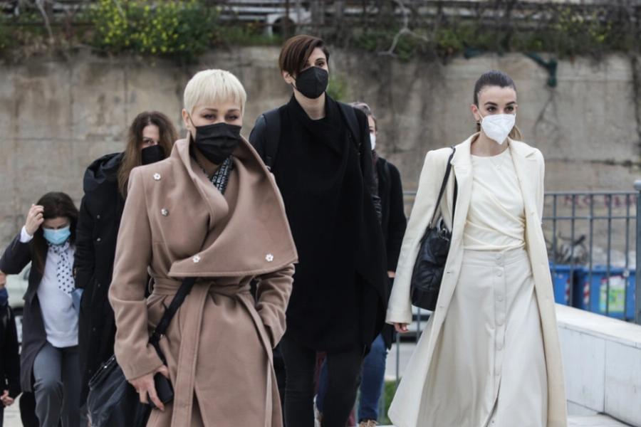 «Παρών» για πρώτη φορά στο δικαστήριο ο Πέτρος Φιλιππίδης: Εμφανίστηκε στη δίκη με χειροπέδες