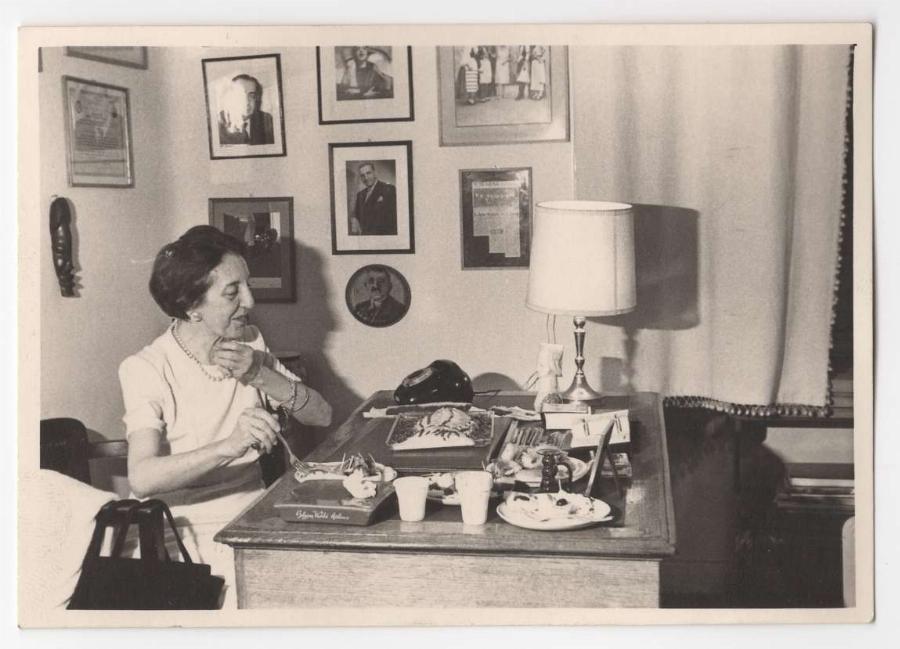 Δόρα Στράτου: Η αγάπη για τους παραδοσιακούς χορούς και η διάσωση της ελληνικής παράδοσης