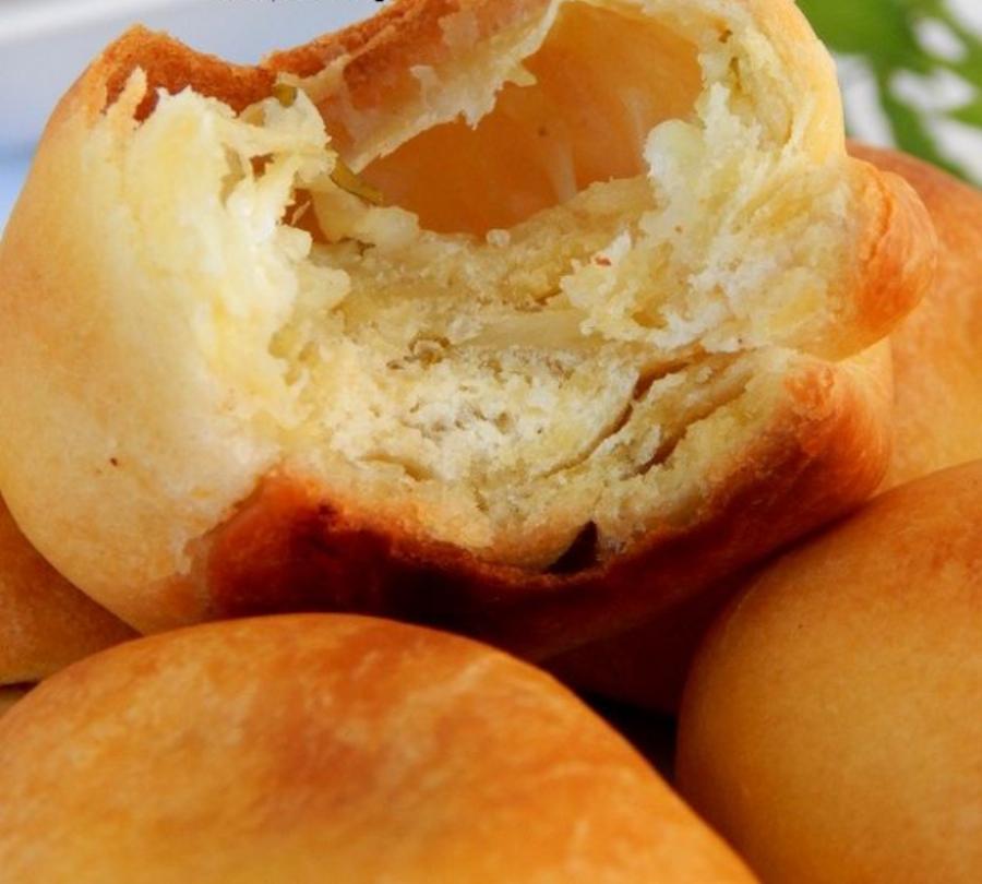 Κυπριακά τυροπιτάκια: Η εύκολη συνταγή για πεντανόστιμα χαλουμοπιτάκια