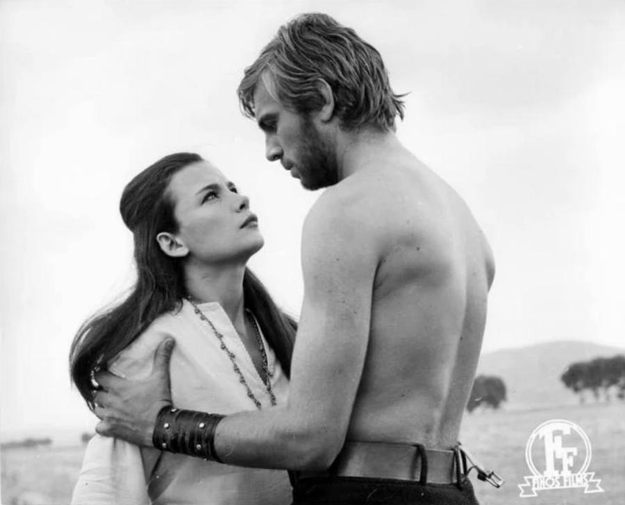 Λάκης Κομνηνός: Οι 2 γάμοι, η γυναίκα της ζωής του, ο γιος που πήρε τη ομορφιά του και το άγριο σκηνικό με θαυμάστρια