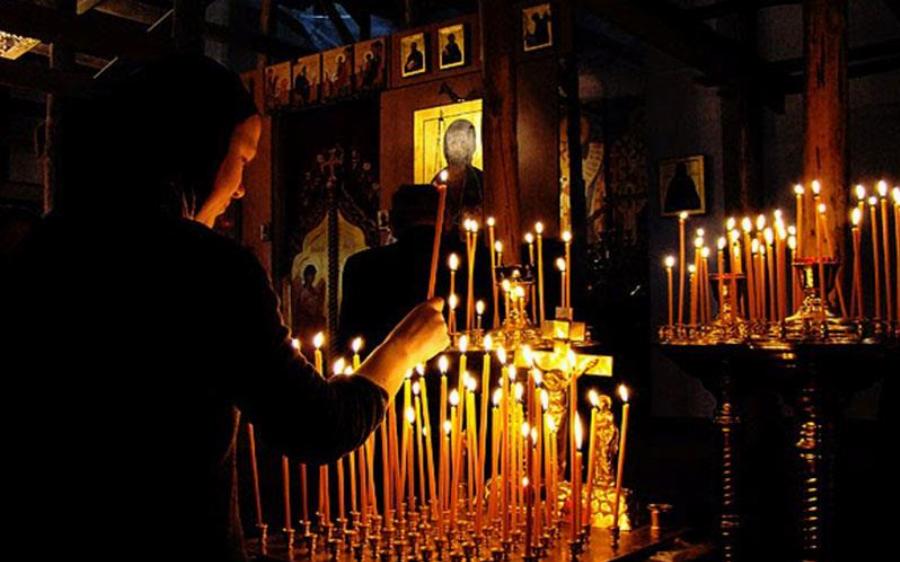 Αγάπη: Η θύμηση του Θεού γεννάει την προσευχή – «Όποιος αγαπάει τον Κύριο, σκέφτεται πάντα Εκείνον»