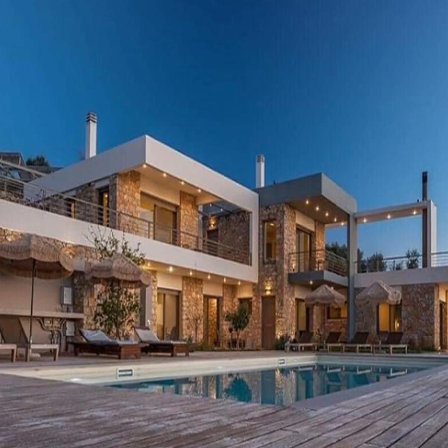 Βίκυ Σταυροπούλου-Χρήστος Χατζηπαναγιώτης: Το μαγευτικό κτήμα στη Μάνη με τον παραδεισένιο κήπο