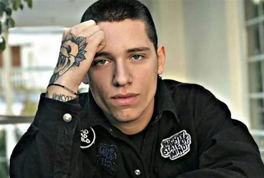 Χριστόφορος Βλαχάκης: Το «Τατουάζ» που τον σύστησε στο κοινό, το bulling, η αγάπη για τη μουσική και το μεγάλο όνειρο