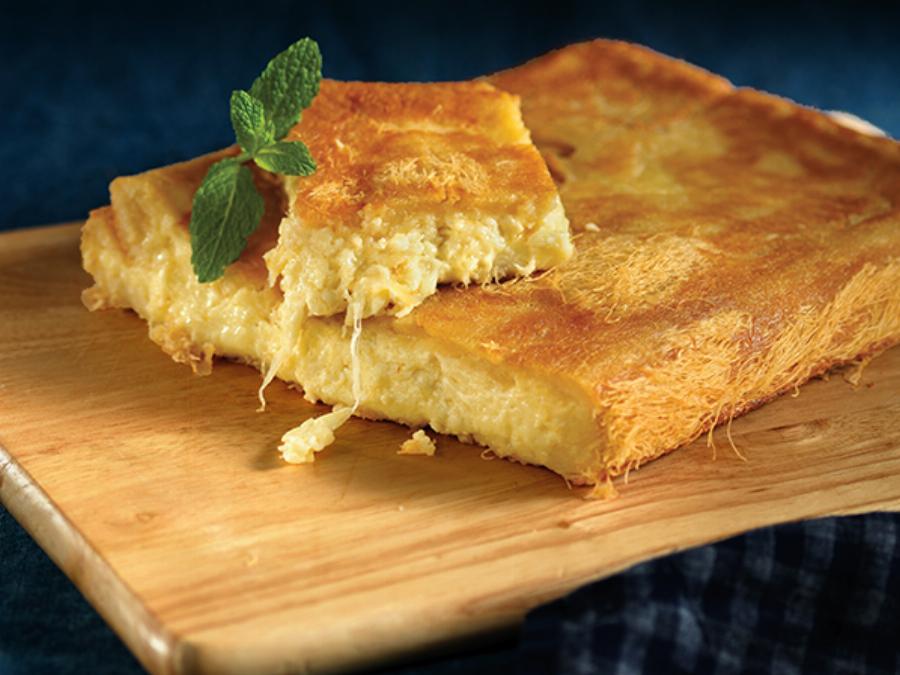 Αναποδογυριστή τυρόπιτα:  Τραγανή με πλούσια γέμιση τυριού