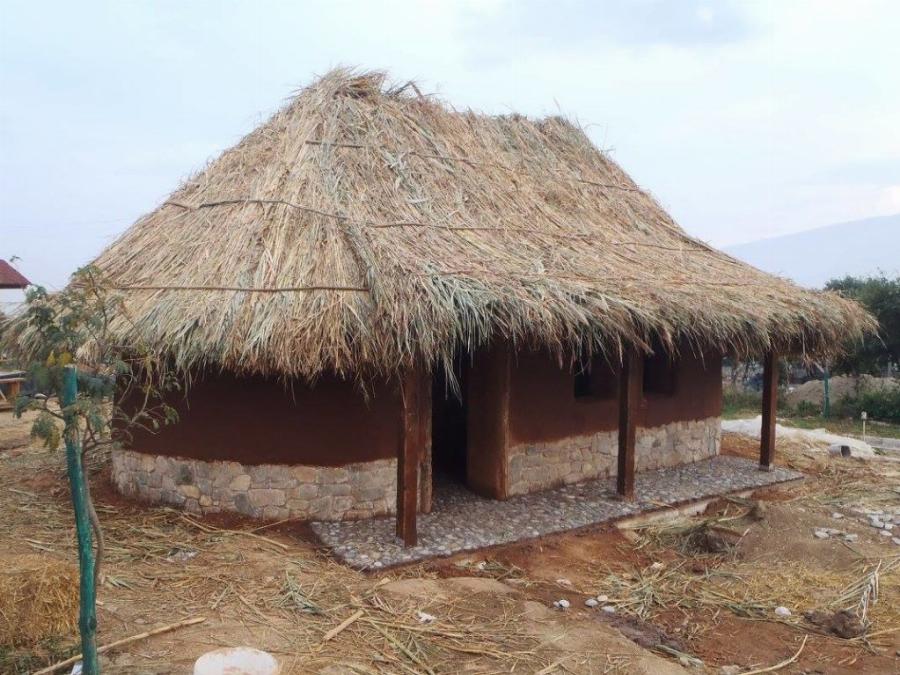 Σπίτια από άχυρο: Φτιάχνονται από άχυρο και πηλό, είναι δροσερά τα καλοκαίρια και κοστίζουν όσο ένα ταξίδι σε νησί