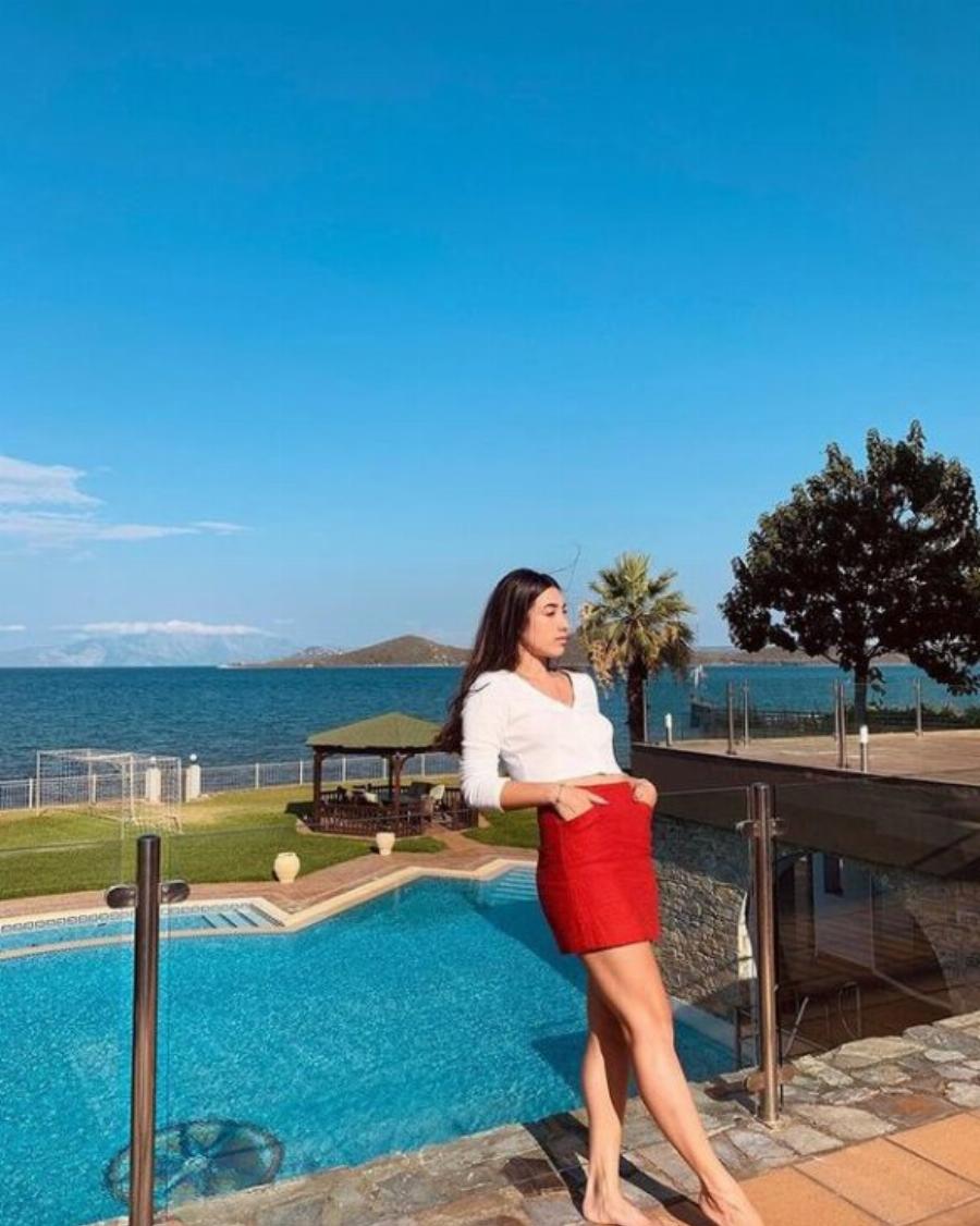 Γιάννης Πλούταρχος: Η κόρη του, Κατερίνα Κακοσαίου, κληρονόμησε το ταλέντο του πατέρα της και εντυπωσιάζει με τη φωνή της