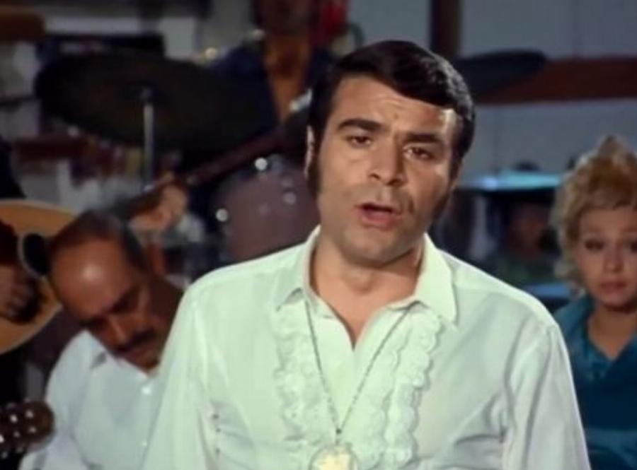 Γιώργος Παπαζήσης: Ο ανεκπλήρωτος έρωτας για τη Βουγιουκλάκη, ο γάμος και το διαζύγιο με την Τιτίκα, ο ρόλος που έκαψε και ο θάνατός του