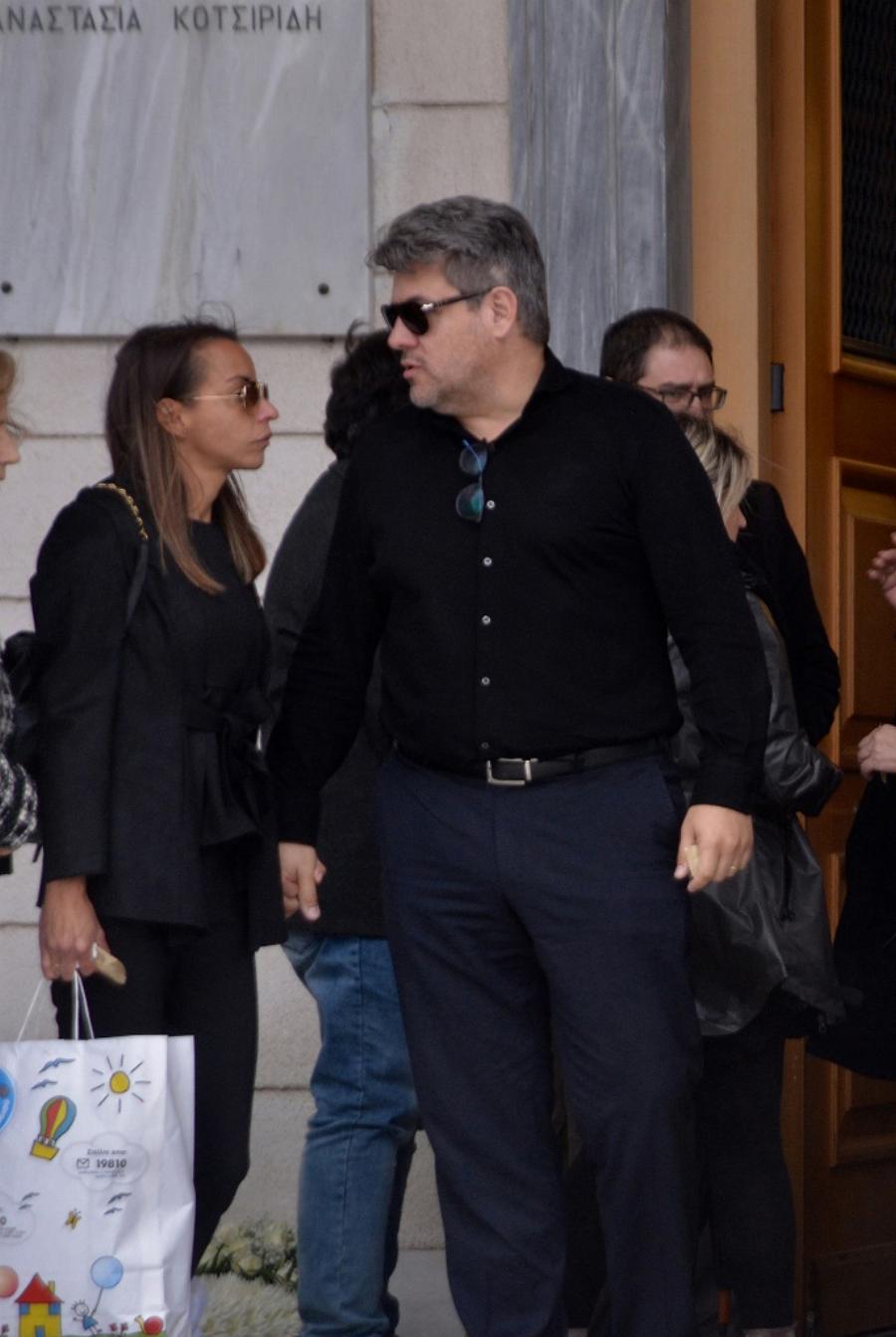 Γιώργος Παπαζήσης: Ο ανεκπλήρωτος έρωτας για τη Βουγιουκλάκη, ο γάμος και το διαζύγιο με την Τιτίκα, ο ρόλος που έκαψε και ο θάνατός του