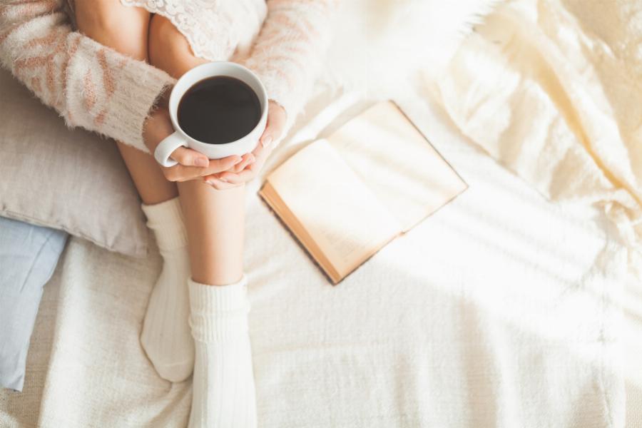 Λεκές από καφέ: Τα πιο έξυπνα κόλπα για να τον καθαρίσετε σε χρόνο μηδέν