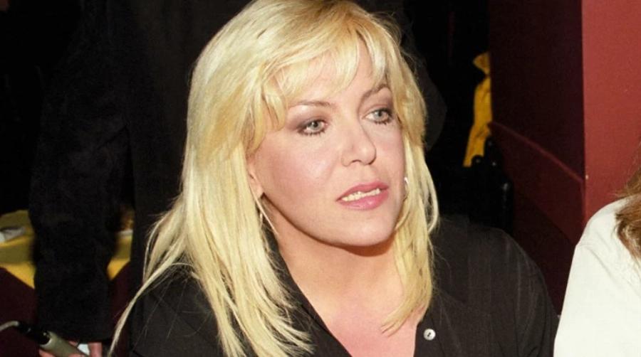 Σεμίνα Διγενή: Τα φτωχικά παιδικά χρόνια, η ζωή στο πεζοδρόμιο, το πρόβλημα στα πόδια και το μεγάλο της όνειρο