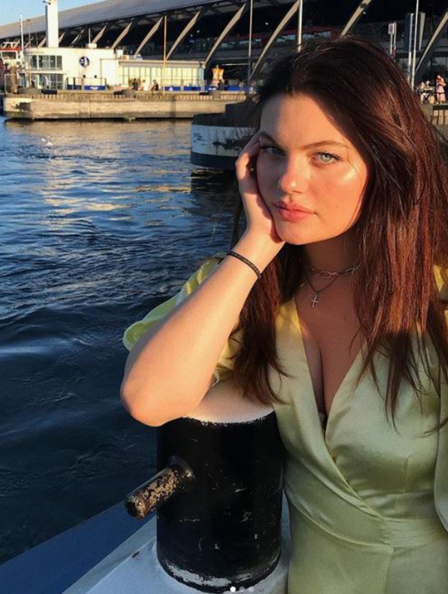 Η κόρη της Δωροθέας Μερκούρη – Ηλέκτρα: Έγινε 20 ετών, είναι μια καλλονή και μοιάζει με την Μόνικα Μπελούτσι