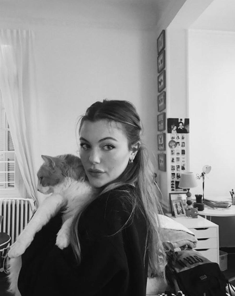 Η κόρη της Δωροθέας Μερκούρη – Ηλέκτρα: Έγινε 20 ετών, είναι μια καλλονή και μοιάζει με την Μόνικα Μπελούτσι