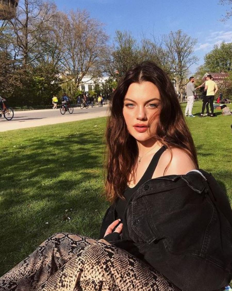 Η κόρη της Δωροθέας Μερκούρη – Ηλέκτρα: Έγινε 20 ετών, είναι μια καλλονή και μοιάζει με την Μόνικα Μπελούτσι