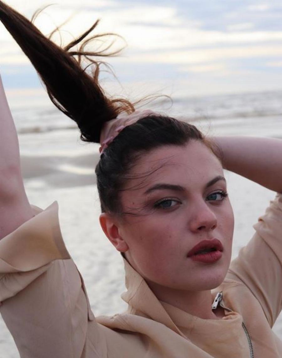 Η κόρη της Δωροθέας Μερκούρη – Ηλέκτρα: Έγινε 20 ετών, είναι μια καλλονή και μοιάζει με την Μόνικα Μπελούτσι