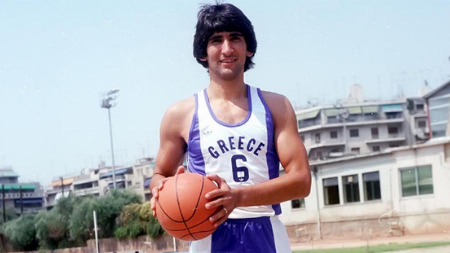 Τζένη Βάνου: Η ντίβα του ελληνικού τραγουδιού, η απόρριψη από τον πατέρα της και η σκληρή κακοποίηση από τον σύζυγο της