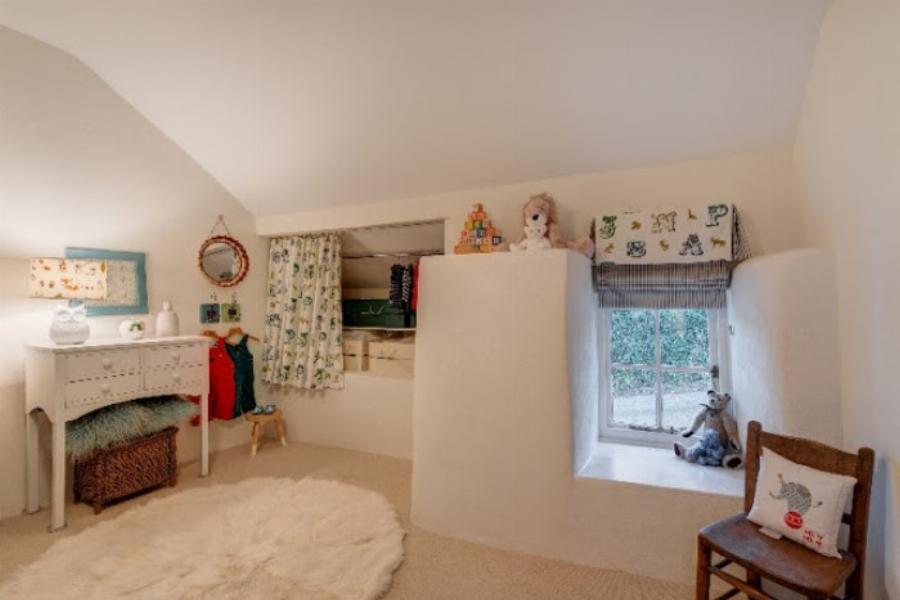 Σπίτι ηλικίας 300 ετών: Η μοναδική γοητεία, οι συγκλονιστικές αντίκες, η υπέροχη διακόσμηση, ο παιδικός παράδεισος και το απίθανο εσωτερικό