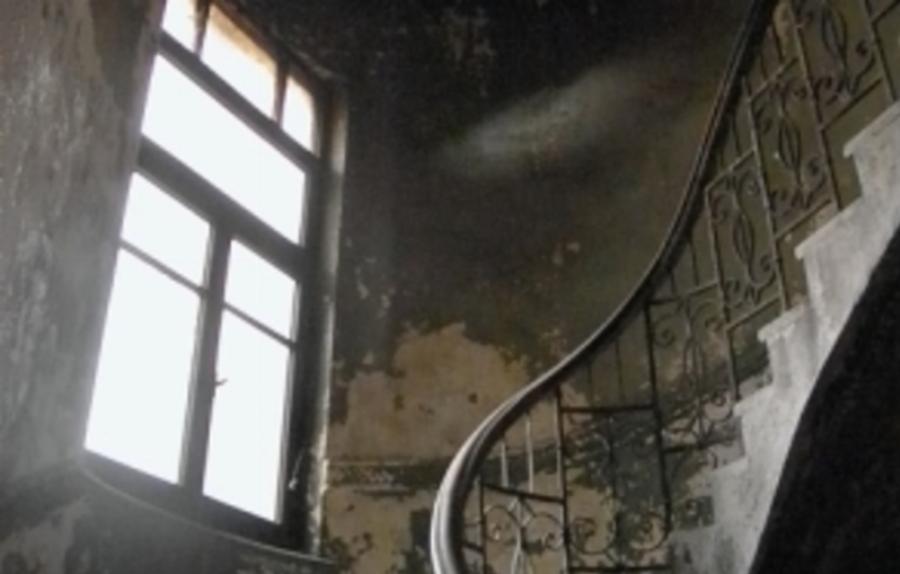 Κόκκινο κτίριο στη Θεσσαλονίκη: Η ιστορία, ο μύθος για φαντάσματα και φωτογραφίες από το εσωτερικό του