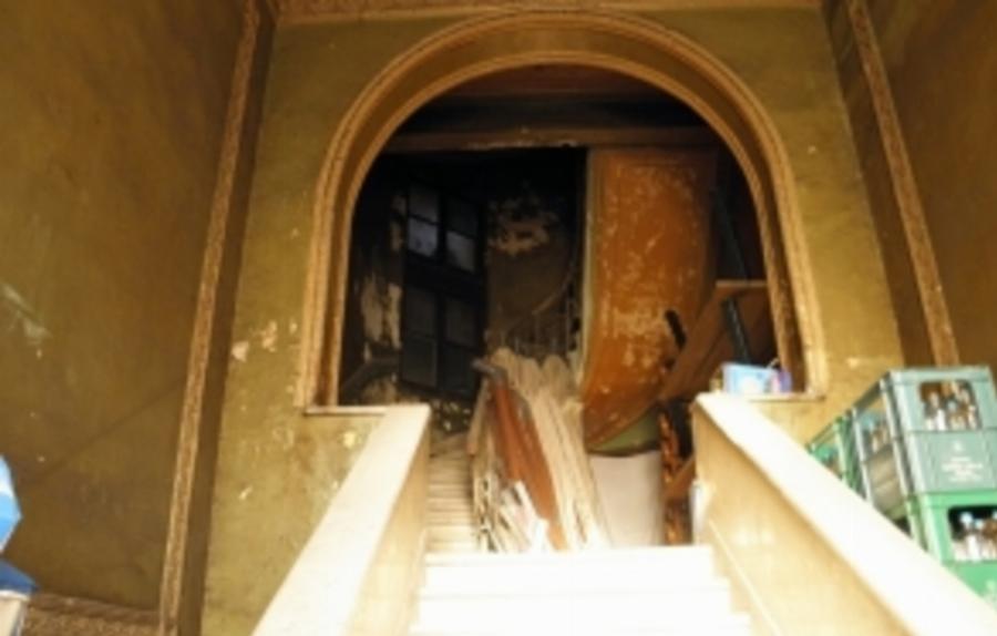 Κόκκινο κτίριο στη Θεσσαλονίκη: Η ιστορία, ο μύθος για φαντάσματα και φωτογραφίες από το εσωτερικό του