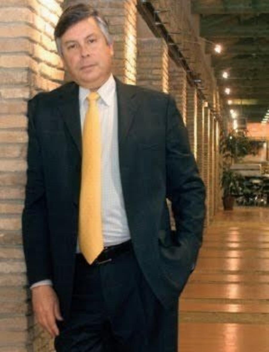 Απόστολος Βακάκης: Ο Mr Jumbo με τα 66 μαγαζιά, το εργοστάσιο στην Αίγυπτο,  ο χαμός του γιου του Γιώργου και η διαθήκη του