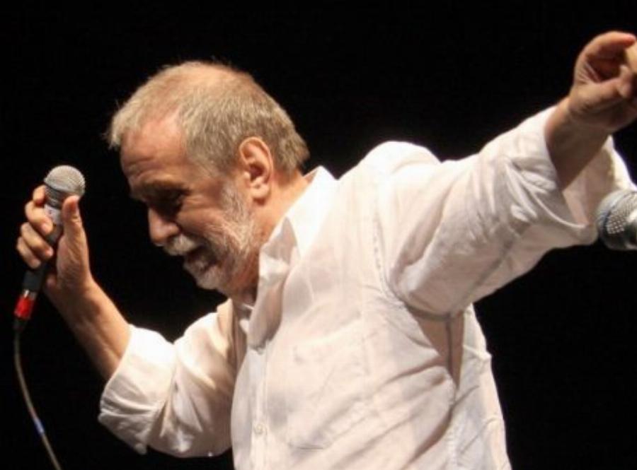 Αντώνης Καλογιάννης: Η συνεργασία με θρυλικούς συνθέτες, το ξύλο από την ίδια του την μητέρα και ο χαμός του γιου του