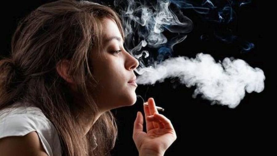 «Εξετάζεται το ενδεχόμενο απαγόρευσης πώλησης τσιγάρων σε άτομα κάτω των 25 ετών»