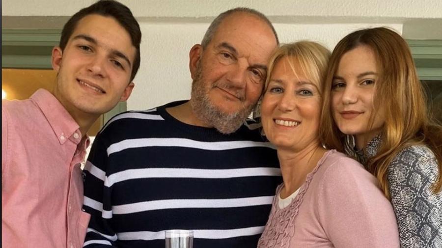 Νατάσα Παζαΐτη: Η γνωριμία με τον Κώστα Καραμανλή, οι αντιρρήσεις της μητέρας του, ο γάμος, η ευτυχισμένη οικογένεια και η ιατρική