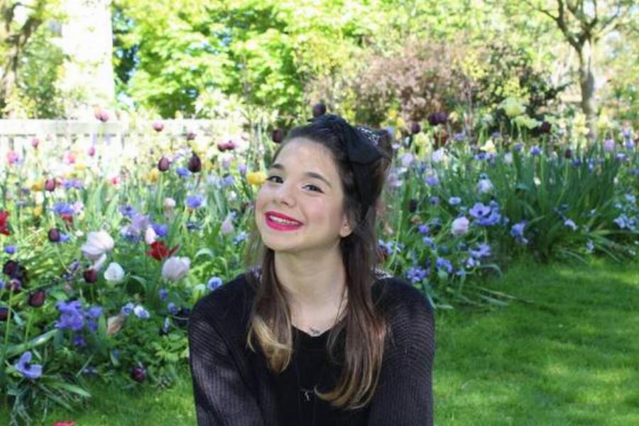 Ντίνα Λιναρδάτου: Η Σοφούλα από την “Μουρμούρα”, η απίστευτη πραγματική ηλικία της και η δίδυμη αδερφή της