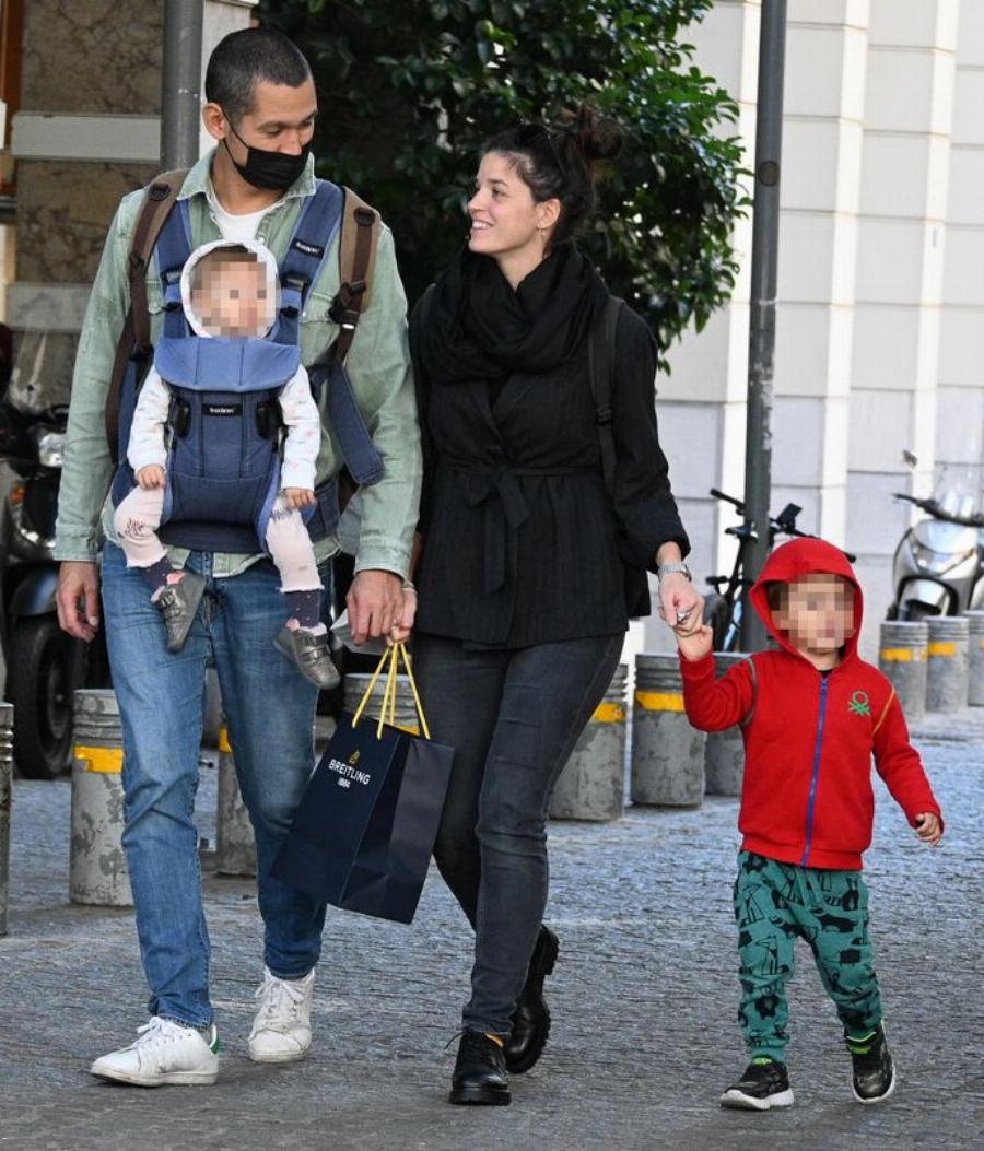 Σωτήρης Κοντιζάς: Η ζωή στην Ιαπωνία, η σπάνια εικόνα από το απολυτήριο λυκείου, η γνωριμία με τη σύζυγό του και το σπάνιο όνομα της κόρης του