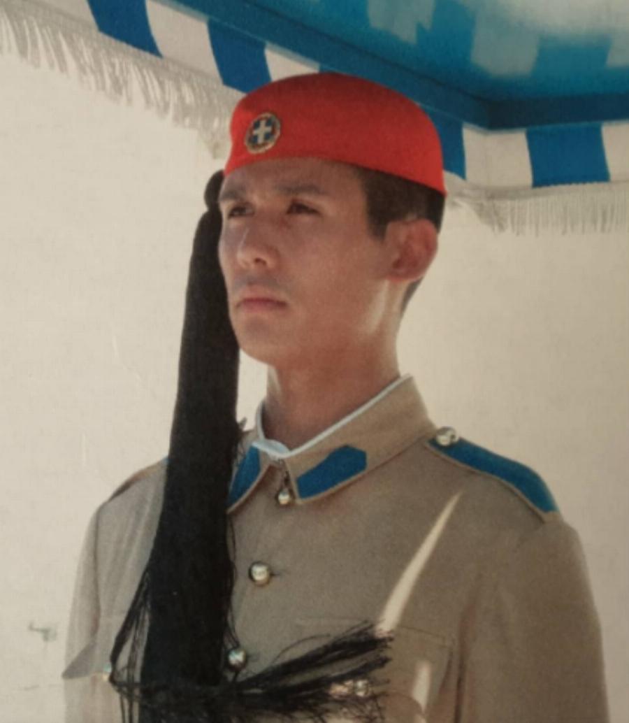 Σωτήρης Κοντιζάς: Η ιστορία του σεφ από όταν ήταν Εύζωνας