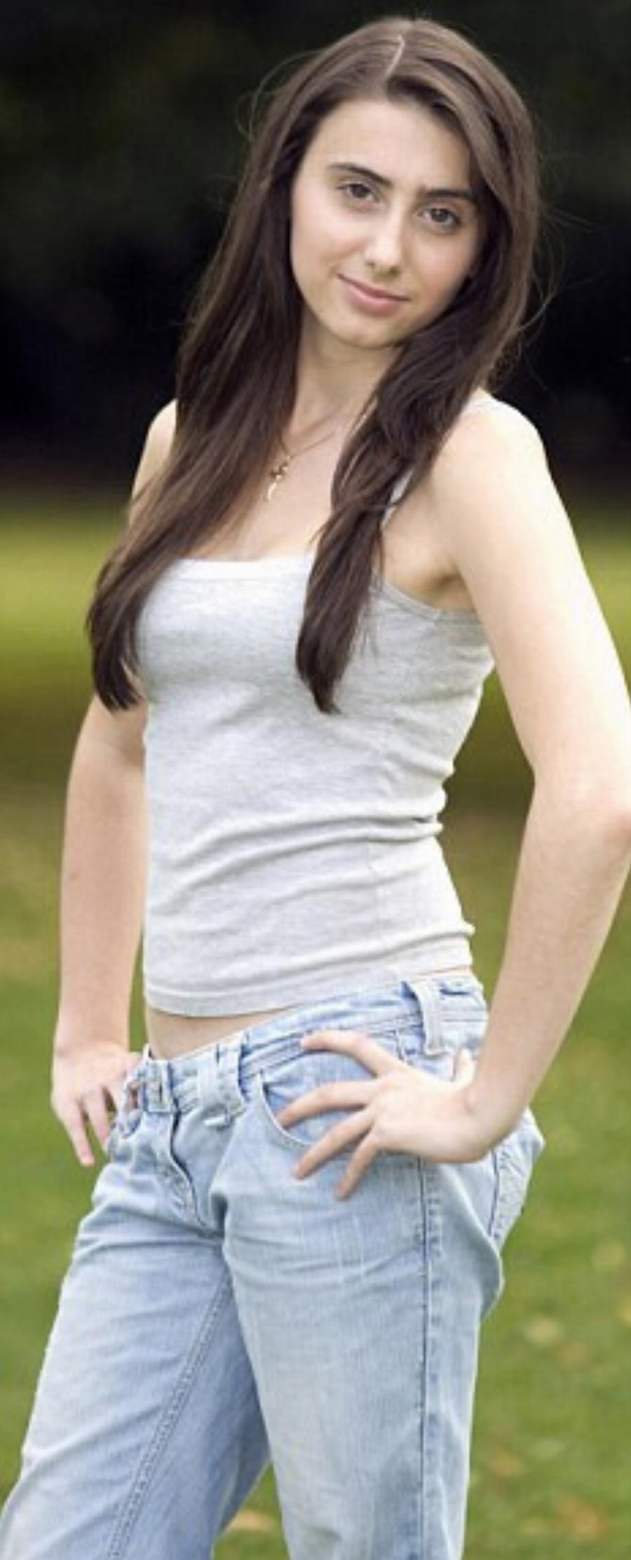 Μέγα το θαύμα σε ετοιμοθάνατο κορίτσι: Επανήλθε στη ζωή όταν τη ράντισαν με αγιασμένο νερό