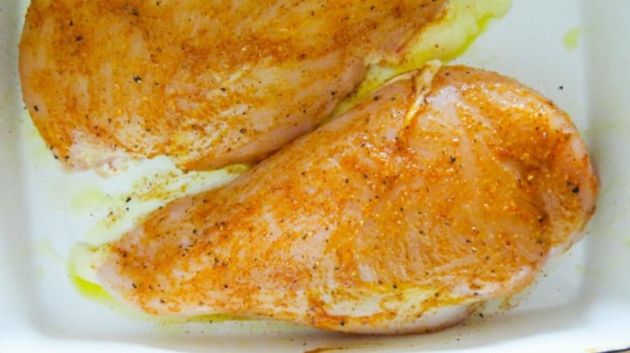 Στήθος κοτόπουλου: Το εύκολο κόλπο για να βγει ζουμερό και λουκούμι