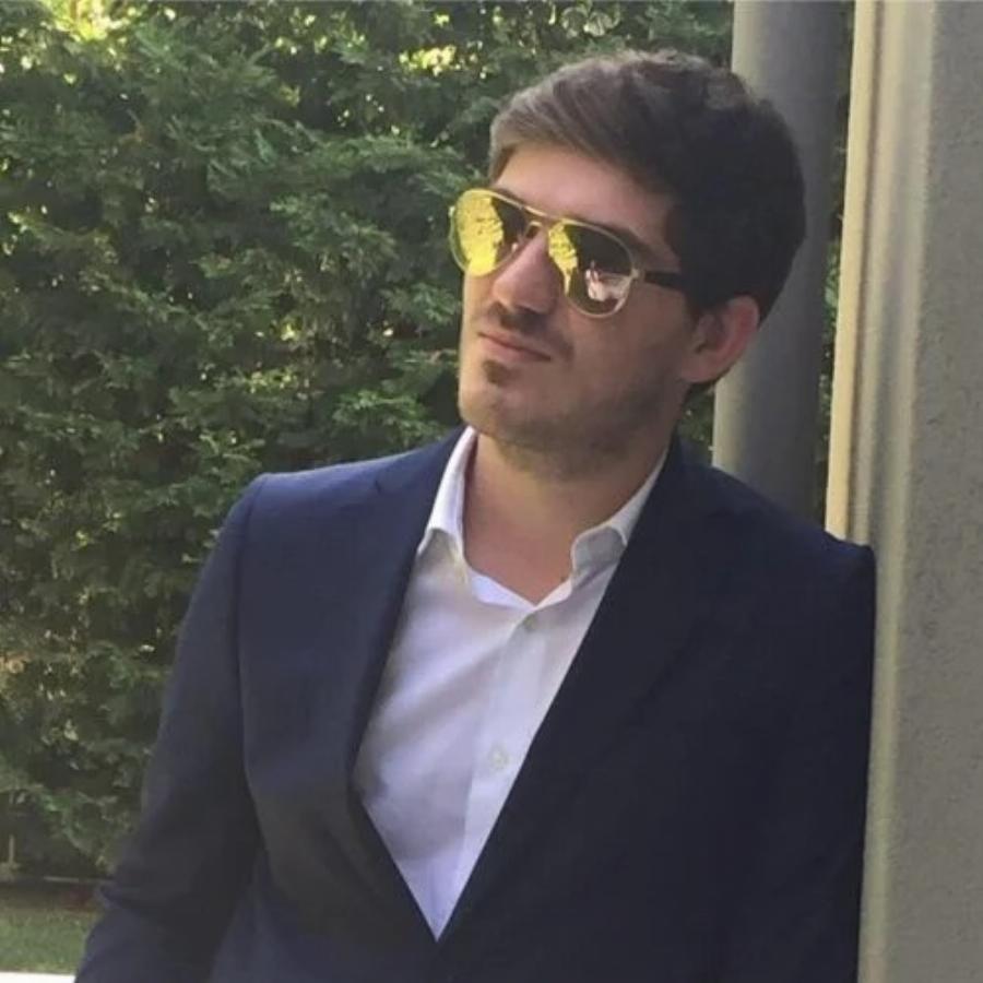 Λάμπης Ευαγγελάτος: Για το ταλέντο και τη γοητεία του φημίζεται ο γιος του Νίκου Ευαγγελάτου και της Ζέτας Θεοδωρακοπούλου